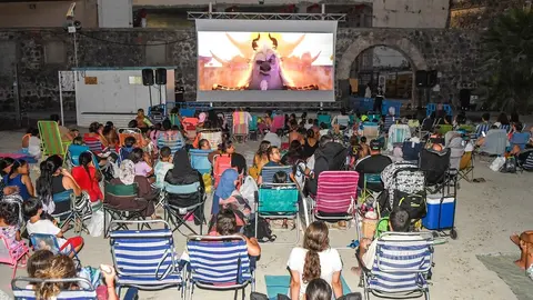 Cine de Verano en la Playa de la Ribera / Cultura
