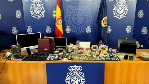 Los objetos intervenidos durante esta operaci&oacute;n / Polic&iacute;a Nacional