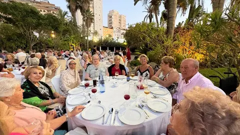 Cena de Mayores / Alma Palomino