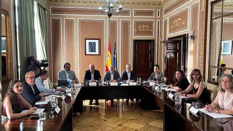 Reuni&oacute;n para el reparto de Menores en Canarias