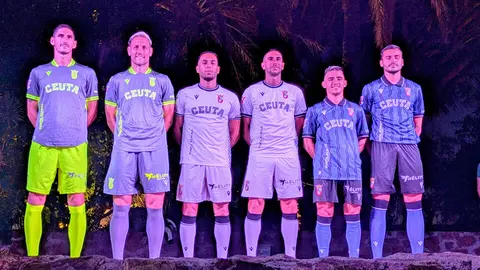 Presentaci&oacute;n de las nuevas camisetas de la AD Ceuta FC