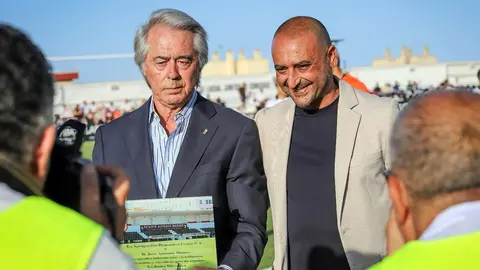 HOMENAJE A JOSE ANTONIO M&Uacute;&Ntilde;OZ