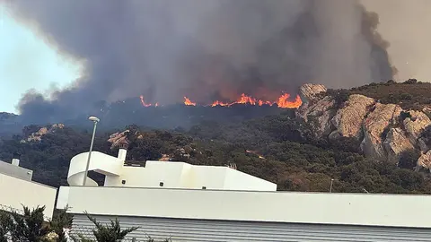 Incendio en las cercan&iacute;as de Tarifa