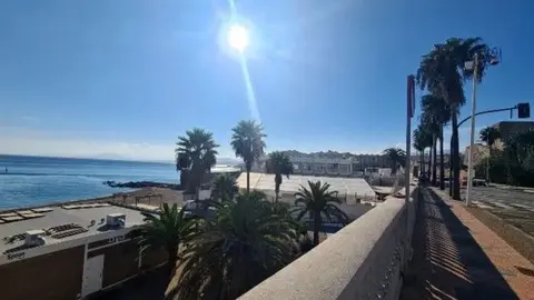 Sol sobre la playa / Archivo