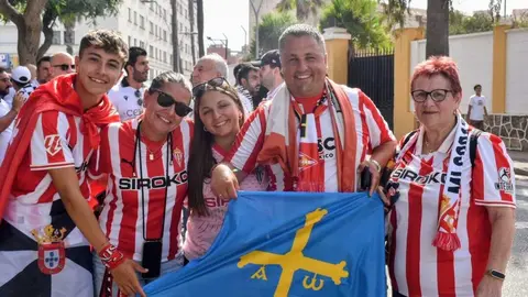 Recepci&oacute;n la afici&oacute;n caballa a la AD Ceuta FC / Rafa B&aacute;ez