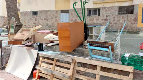 Basuras y enseres en Zurr&oacute;n  (21)