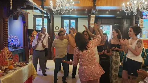 Aarti en honor a Ganesh / C&eacute;sar Mart&iacute;n
