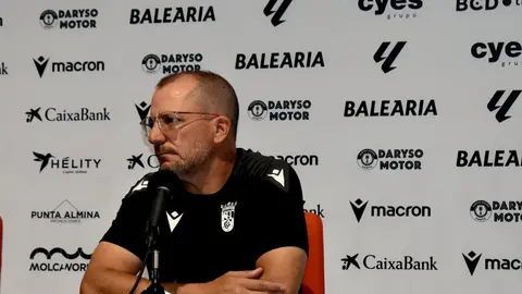 Jos&eacute; Juan Romero en la nueva sala de prensa del Murube 