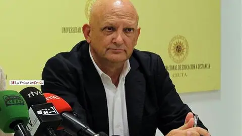 ENRIQUE &Aacute;VILA