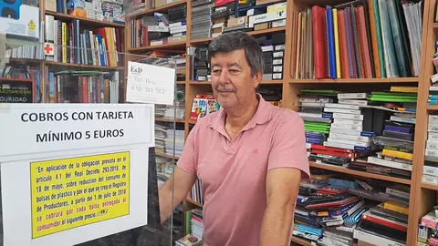 Luis Fern&aacute;ndo Dom&iacute;nguez en Librer&iacute;a Sol / C&eacute;sar Mart&iacute;n