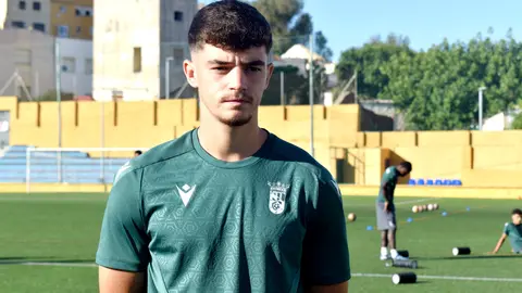 Adri&aacute;n Romero, jugador del filial de la AD Ceuta FC