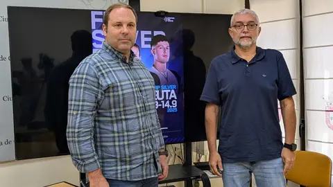 Sergio Aguilera junto a Tini Atencia en la sala de prensa de la ciudad.  Foto: Rafa B&aacute;ez