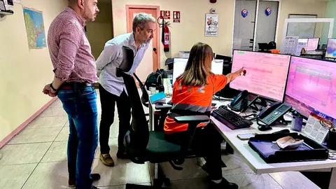 P&eacute;rez Triano y Guerrero durante su visita al 112 / PSOE