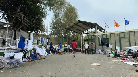Inmediaciones del Centro de Estancia Temporal de Inmigrantes. CETI: Mohamed Ettouileb