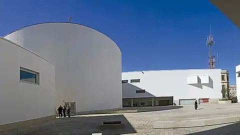 Auditorio Teatro del Revell&iacute;n / Ciudad, turismo