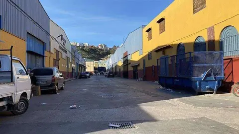  Naves del pol&iacute;gono comercial de El Tarajal./archivo 