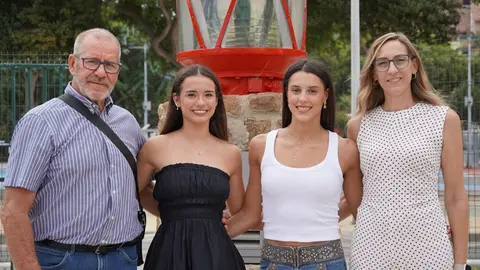 D&iacute;az-Flor y Araceli Garc&iacute;a reciben a las gimnastas In&eacute;s Bergua y Salma Solaun. Foto: ICD