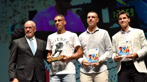 'Bily' recibe el premio 'Jos&eacute; Ram&oacute;n L&oacute;pez D&iacute;az-Flor