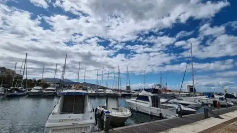 Nubes altas sobre la bah&iacute;a / Archivo