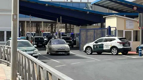  La Guardia Civil sigue vigilando que nadie pase con m&aacute;s mercanc&iacute;a de la que se puede./archivo 