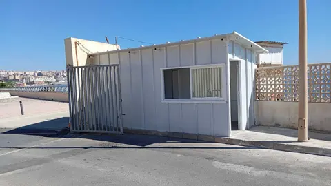 Nueva caseta para vigilantes de seguridad en la frontera