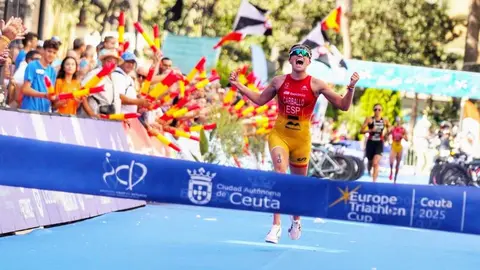 Espa&ntilde;a triunfa en la Copa de Europa de Triatl&oacute;n de Ceuta: Ana Carballo, medalla de oro. Foto: FETRI