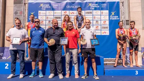 Ganadores de la Copa de Europa de Triatl&oacute;n. Foto: Fetri