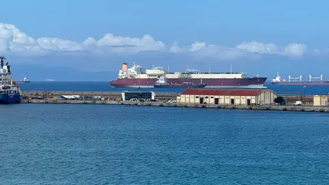Gabarra Vemaharmony / Autoridad Portuaria