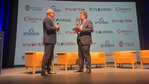  Un momento de la intervenci&oacute;n de Pedro Mercado (a la izquierda), en el foro de El Espa&ntilde;ol. 