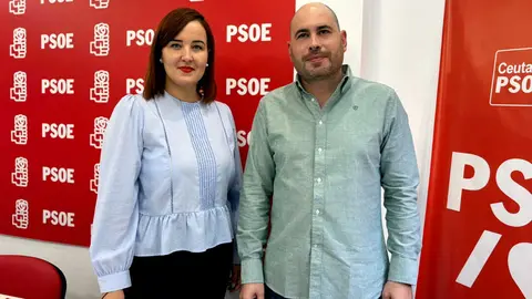 El secretario general del PSOE y la secretaria de Educaci&oacute;n de la formaci&oacute;n en rueda de prensa / Alma Palomino