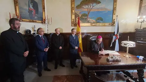 Visita del Arzobispo castrense, Juan Antonio Azn&aacute;rez / C&eacute;sar Mart&iacute;n