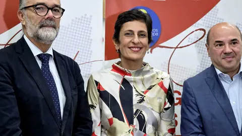 Chandiramani junto a Diestro y Garc&iacute;a en la comparecencia de este jueves / Laura Ortiz
