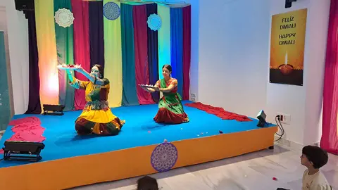Taller de danza hind&uacute; / C&eacute;sar Mart&iacute;n