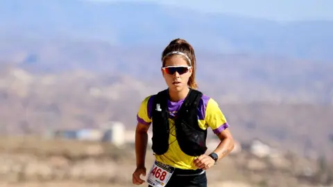 Mar&iacute;a Romero en La Des&eacute;rtica de Almer&iacute;a. Foto Jos&eacute; Carlos Ruiz, Fot&oacute;grafos Solidarios