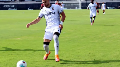 La AD Ceuta FC derrota con solvencia al Mirand&eacute;s