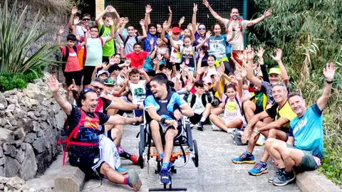 Cerca de 50 j&oacute;venes se inician en el senderismo de la mano de la Federaci&oacute;n de Deportes de Monta&ntilde;a y Escalada. Foto: Rafa B&aacute;ez