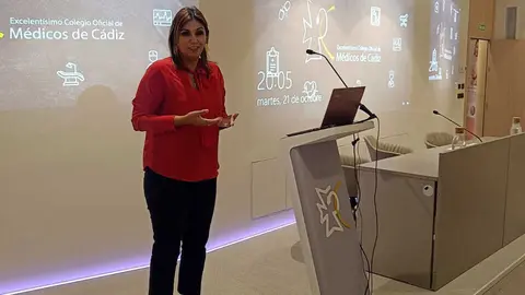 Nabila Benzina en el encuentro organizado por el Hospital Puerta del Mar