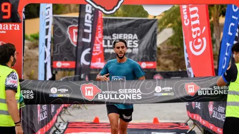 Ilias Lahsen ganador masculino de la 'corta' de Sierra Bullones. Foto: Rafa B&aacute;ez.