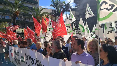 Concentraci&oacute;n de los sindicatos en la plaza de los Reyes / C&eacute;sar Mart&iacute;n