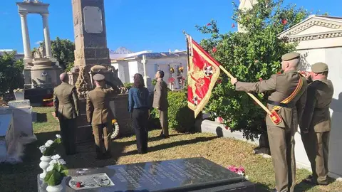 Homenaje a los ca&iacute;dos por Espa&ntilde;a / C&eacute;sar Mart&iacute;n