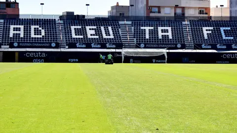 As&iacute; luce el nuevo c&eacute;sped del Alfonso Murube (8)