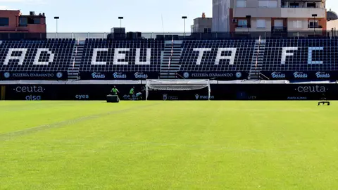 As&iacute; luce el nuevo c&eacute;sped del Alfonso Murube (1)