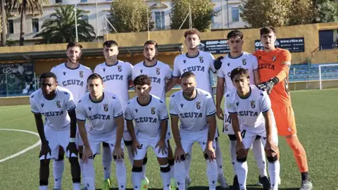 Jugadores del filial de la AD Ceuta FC en el encuentro ante el Club Atl&eacute;tico Central. Foto: Abdeselam Mohamed