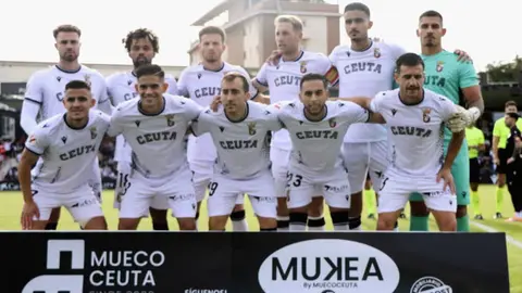 Once de la AD Ceuta FC en el Murube en una tarde tr&aacute;gica