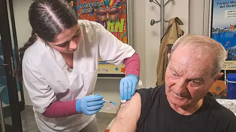 Vacunaci&oacute;n en el Centro del Mayor / C&eacute;sar Mart&iacute;n
