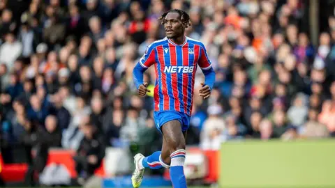 Uche con la camiseta del Crystal Palace