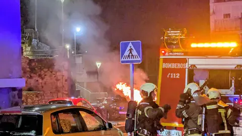 Coche ardiendo en el Mixto / Ceuta Tv