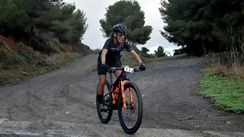 Mar&iacute;a Boh&oacute;rquez, ganadora de la prueba femenina de la Media Marat&oacute;n BTT. Foto: Rafa B&aacute;ez