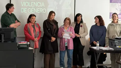 El Centro Asesor de la Mujer ha cerrado su jornada del 25N con la lectura de un manifiesto colectivo