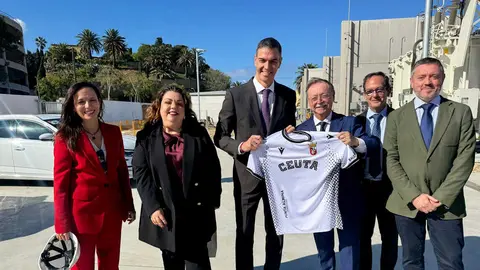 Pedro S&aacute;nchez con la camiseta de la AD Ceuta FC. Foto: @ADCeuta_FC